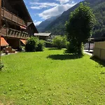 Laura *